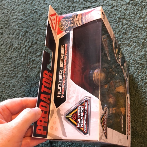 PREDATOR HUNTER SERIES 7 inch fully poseable figure WALMART EXCLUSIVE.New! - Picture 6 of 6